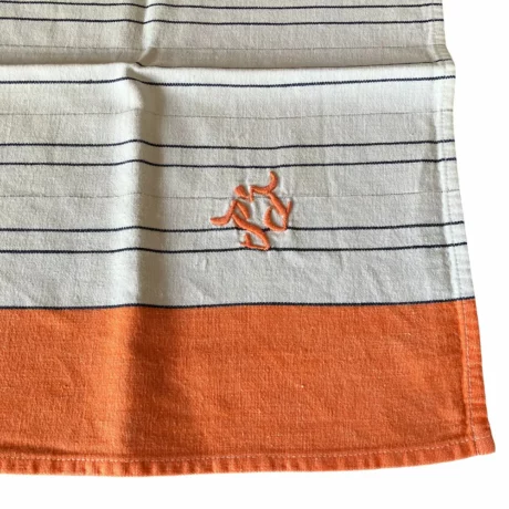 serviettes orange-Photoroom copie